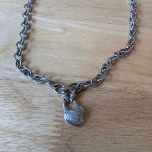 Silver chainlink necklace with heart pendant